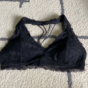 HOLLISTER BRALLETTE SIZE XL !!